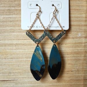 📿 Green & Gold Statement Dangle Earrings